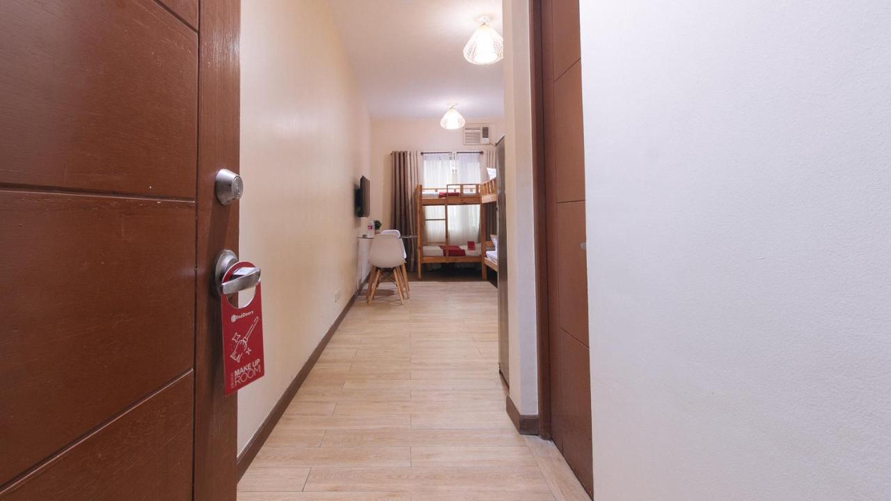 Reddoorz Plus @ Cuarto Verde Staycation Las Pinas Exterior photo