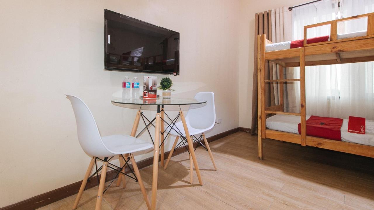 Reddoorz Plus @ Cuarto Verde Staycation Las Pinas Exterior photo